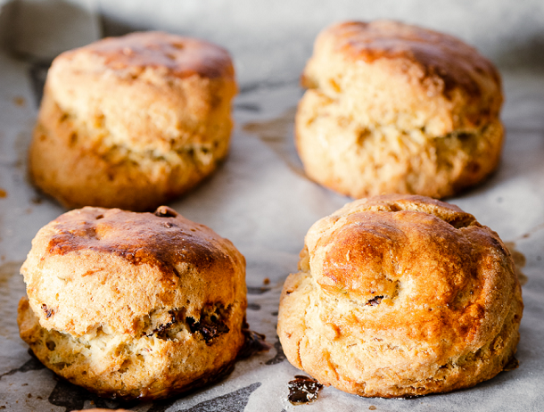 Scones salati ai pomodorini secchi e maggiorana